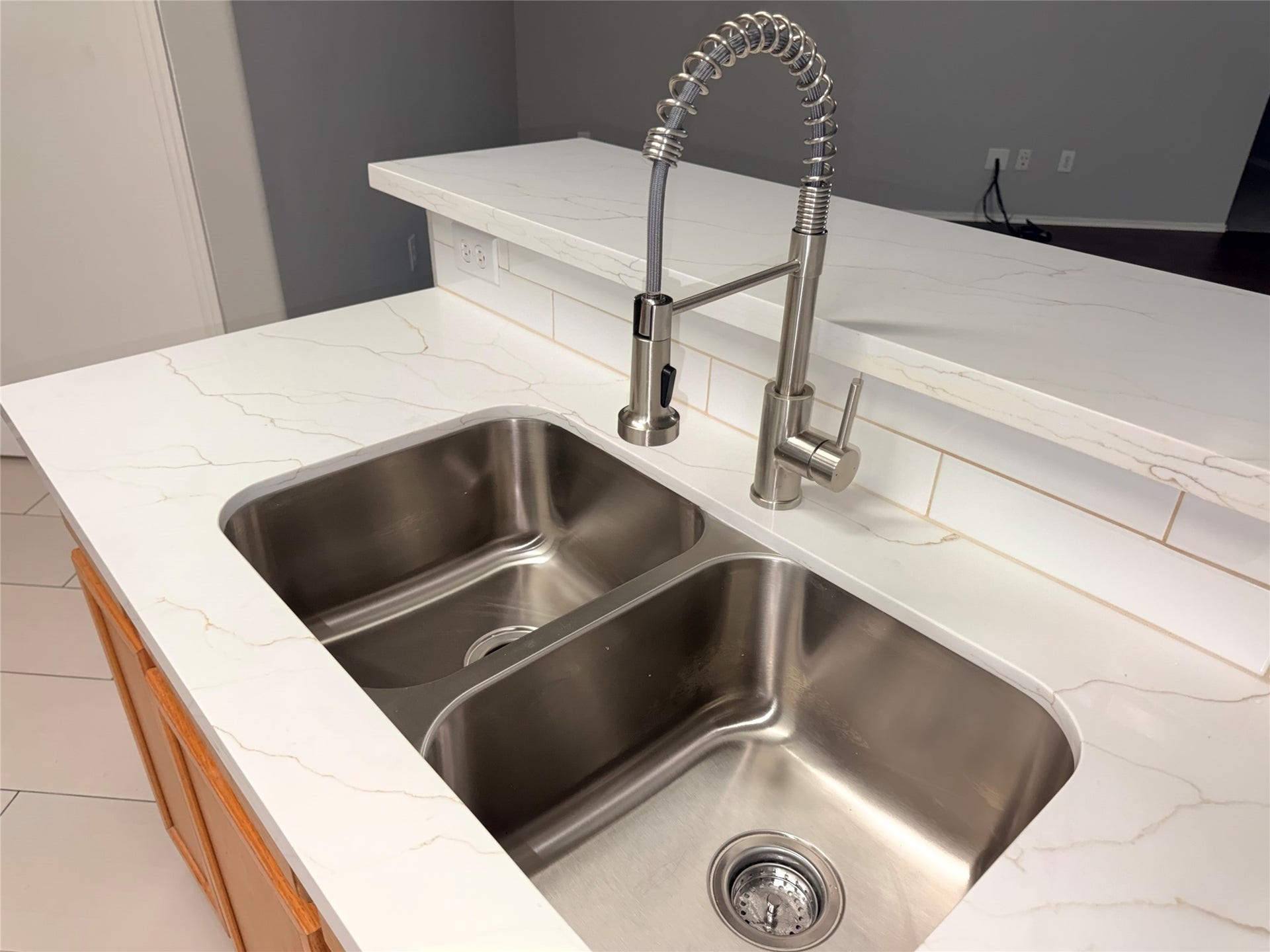 14227 Willow Mountain Lane, Houston, TX 77047 10in deep Kitchen Sink