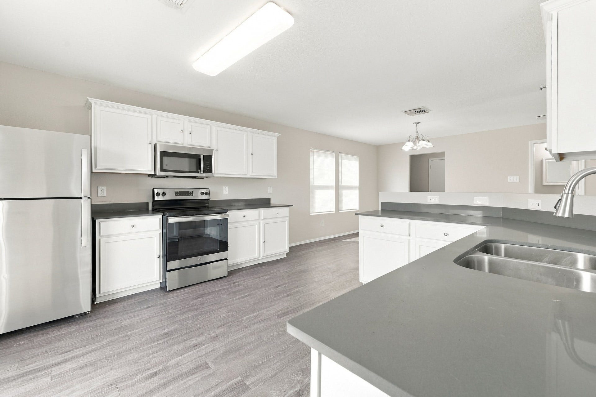14411 Moreno Avenue, Houston, TX 77045 14411 Moreno Avenue, Houston, TX 77045