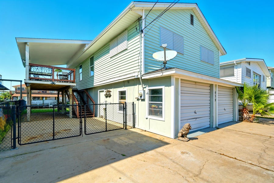 Property photo for 439 Pompano Street, Bayou Vista, TX
