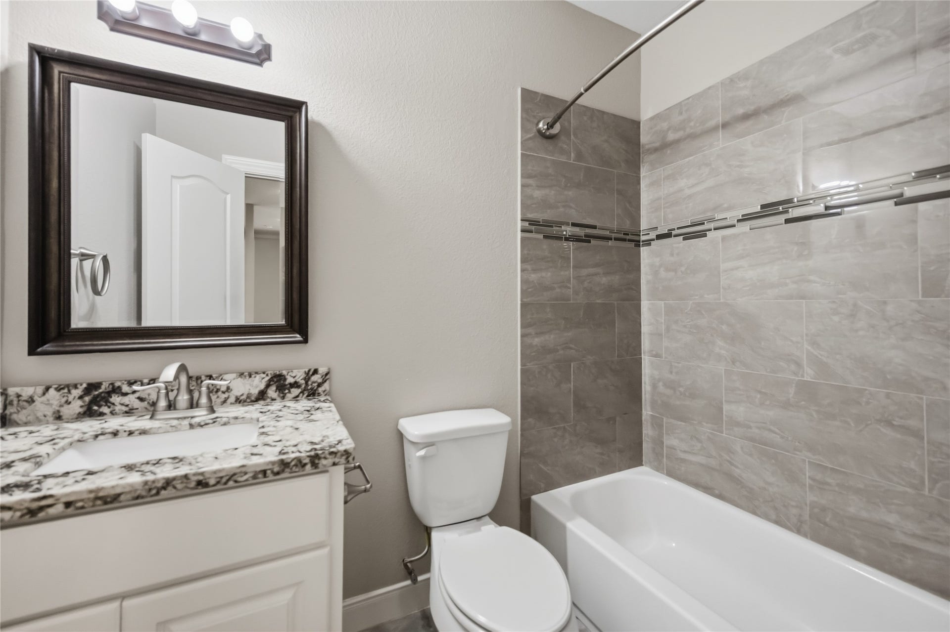 5515 Satterfield Lane, Houston, TX 77084 5515 Satterfield Lane, Houston, TX 77084