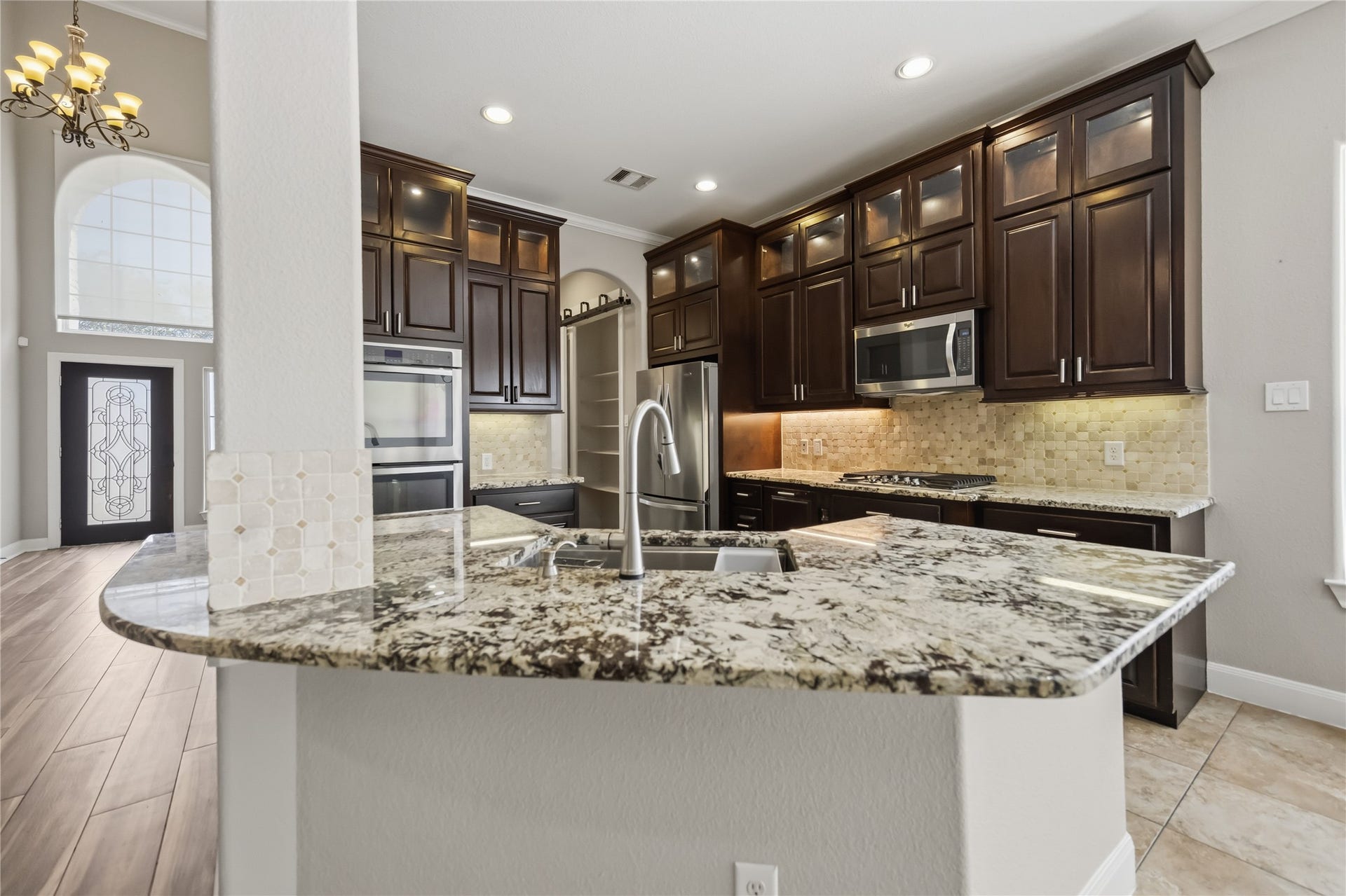 5515 Satterfield Lane, Houston, TX 77084 Lovely breakfast bar ready for the holiday food catering and spreads. Yum!