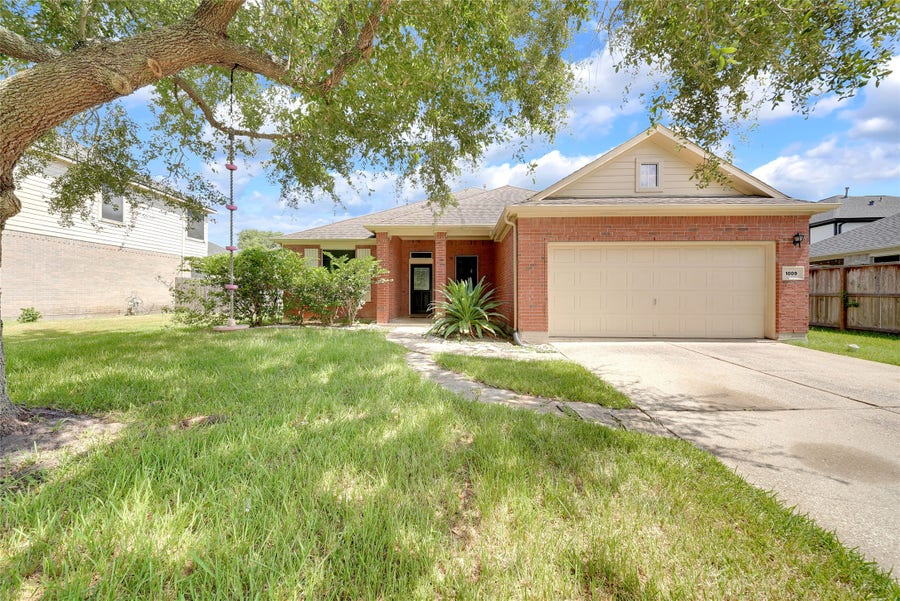 Property photo for 1009 Bay Area Boulevard, League City, TX
