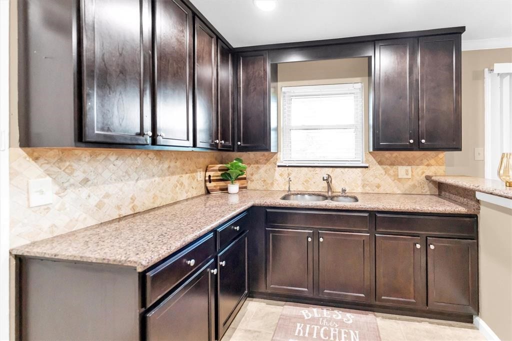 7621 Parker Road, Houston, TX 77016