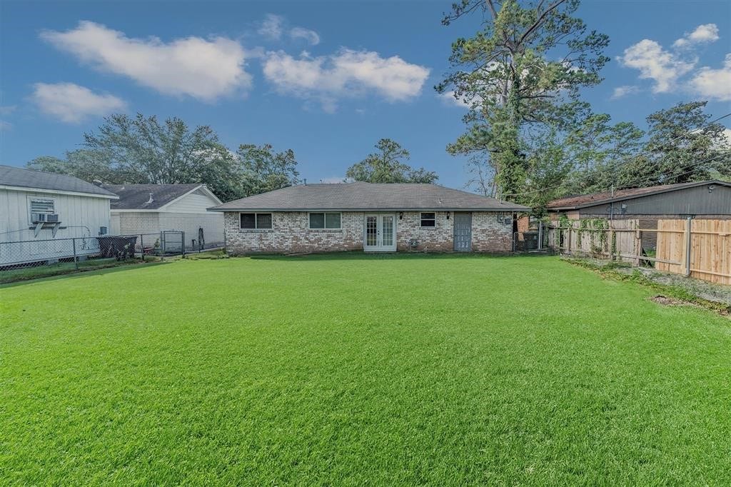 7621 Parker Road, Houston, TX 77016