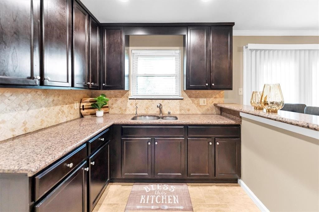 7621 Parker Road, Houston, TX 77016