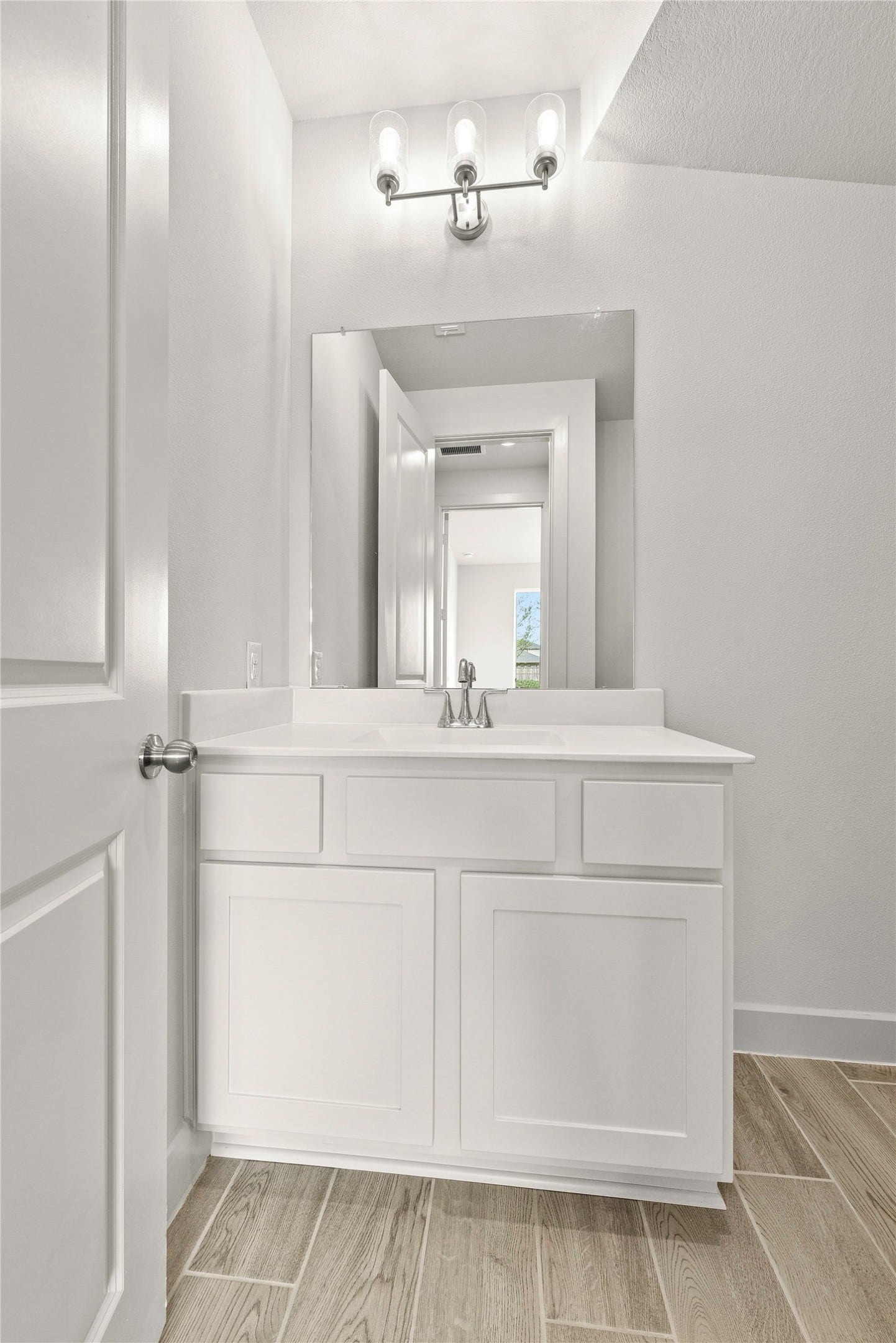 386 Mulberry Creek Street, Conroe, TX 77304 Representative image; features, selections and colors may vary.