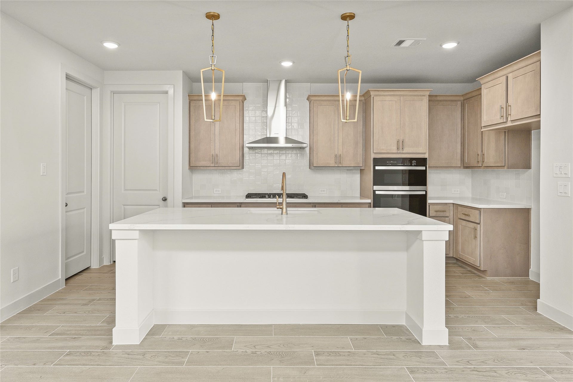 386 Mulberry Creek Street, Conroe, TX 77304 Representative image; features, selections and colors may vary.