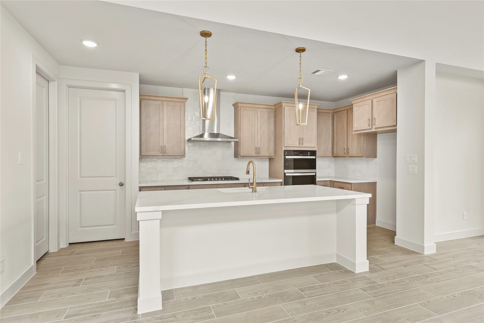 386 Mulberry Creek Street, Conroe, TX 77304 Representative image; features, selections and colors may vary.