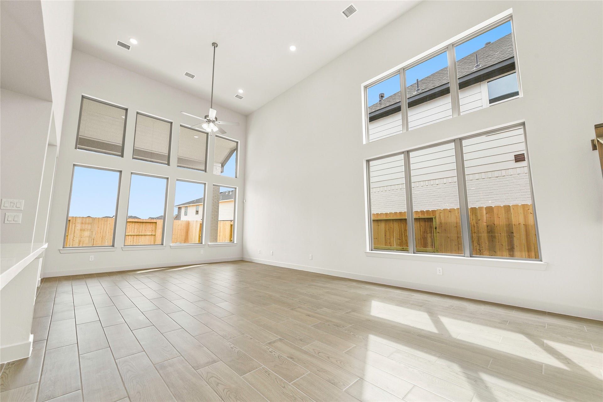 386 Mulberry Creek Street, Conroe, TX 77304 Representative image; features, selections and colors may vary.