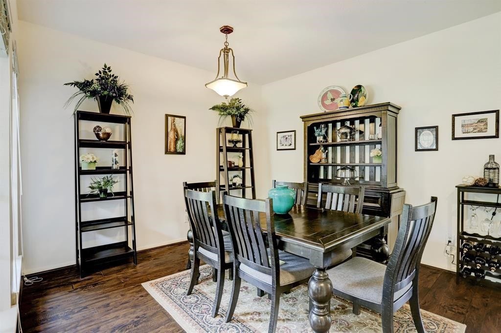 635 Presley Way, Sugar Land, TX 77479