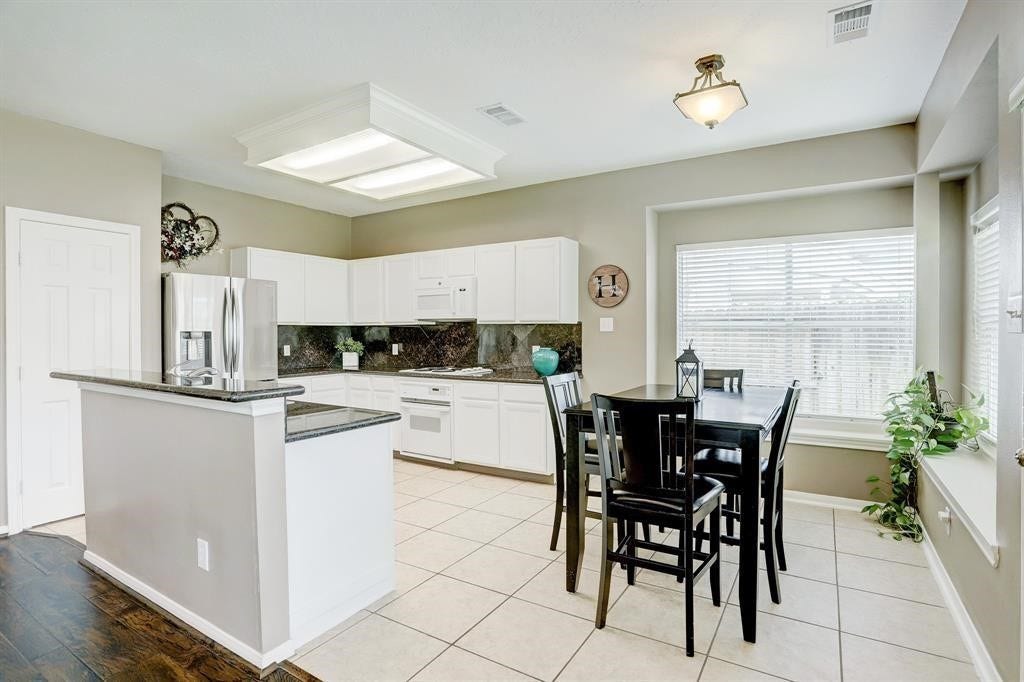 635 Presley Way, Sugar Land, TX 77479
