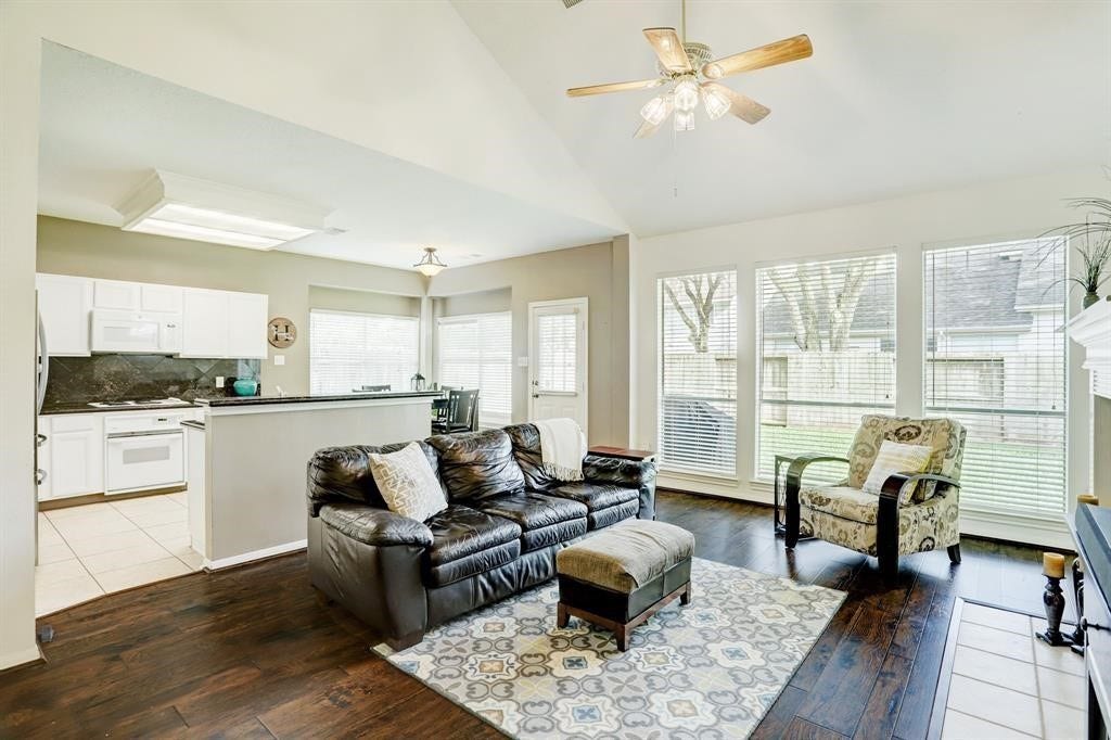 635 Presley Way, Sugar Land, TX 77479
