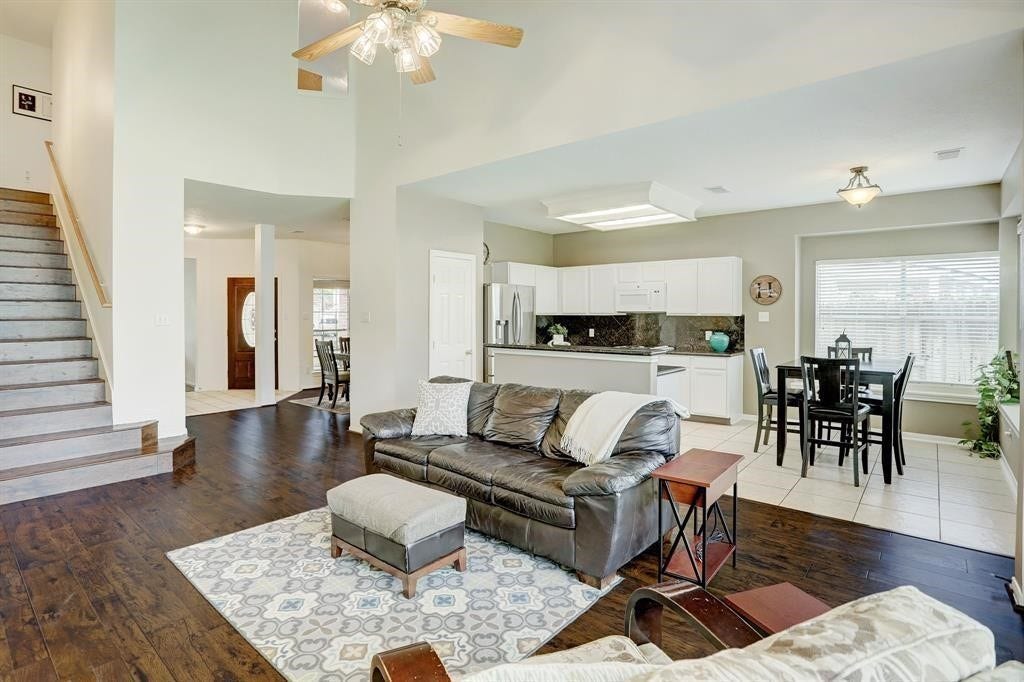 635 Presley Way, Sugar Land, TX 77479