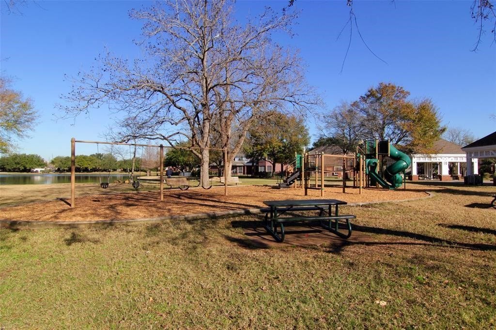 635 Presley Way, Sugar Land, TX 77479