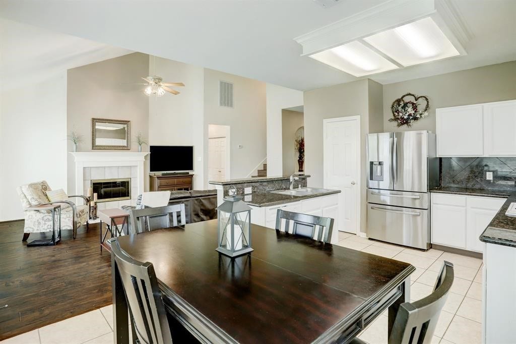 635 Presley Way, Sugar Land, TX 77479