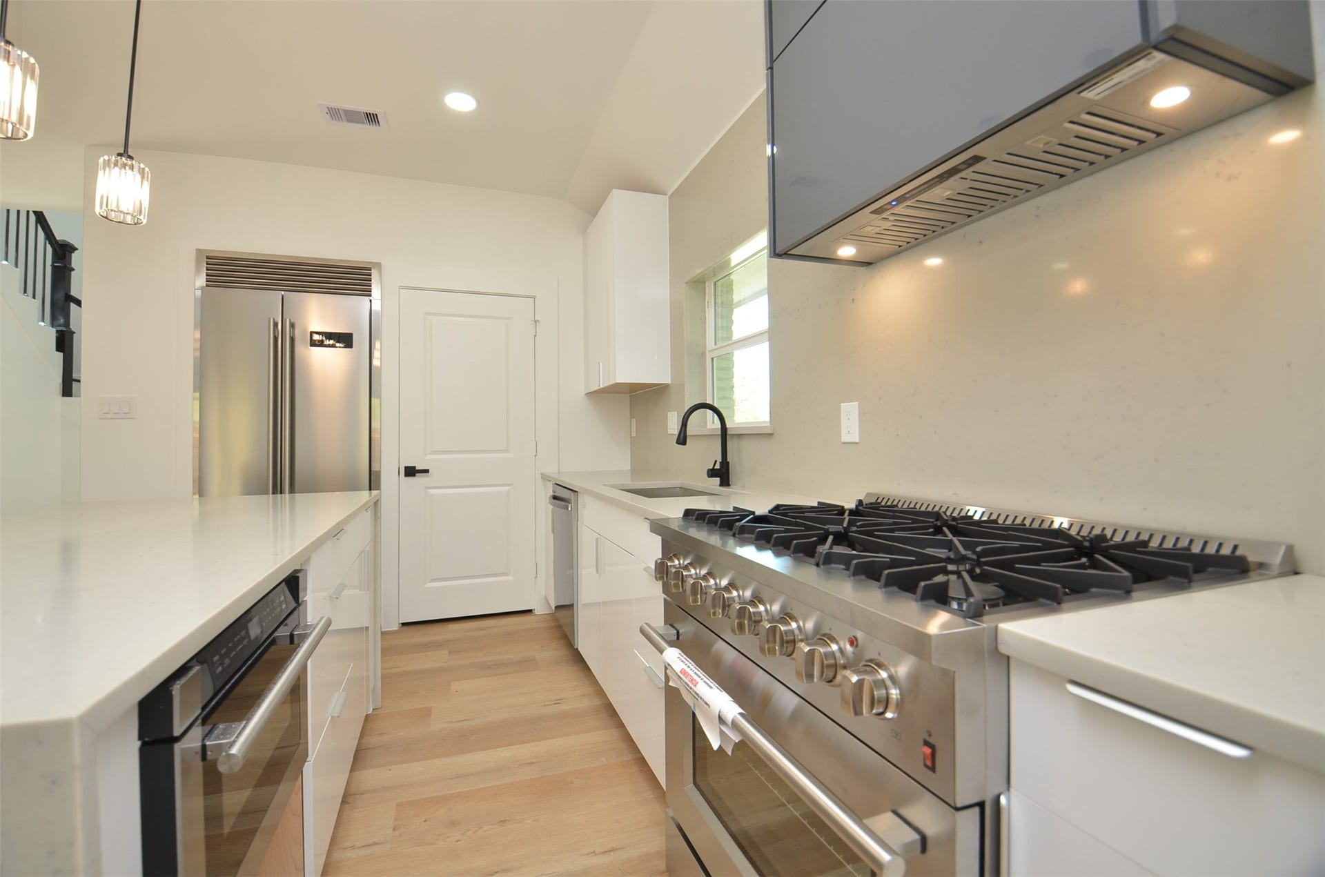 1207 Martin Street, Houston, TX 77018 Chef's Kitchen offers a Large Quartzite island w/waterfall edge