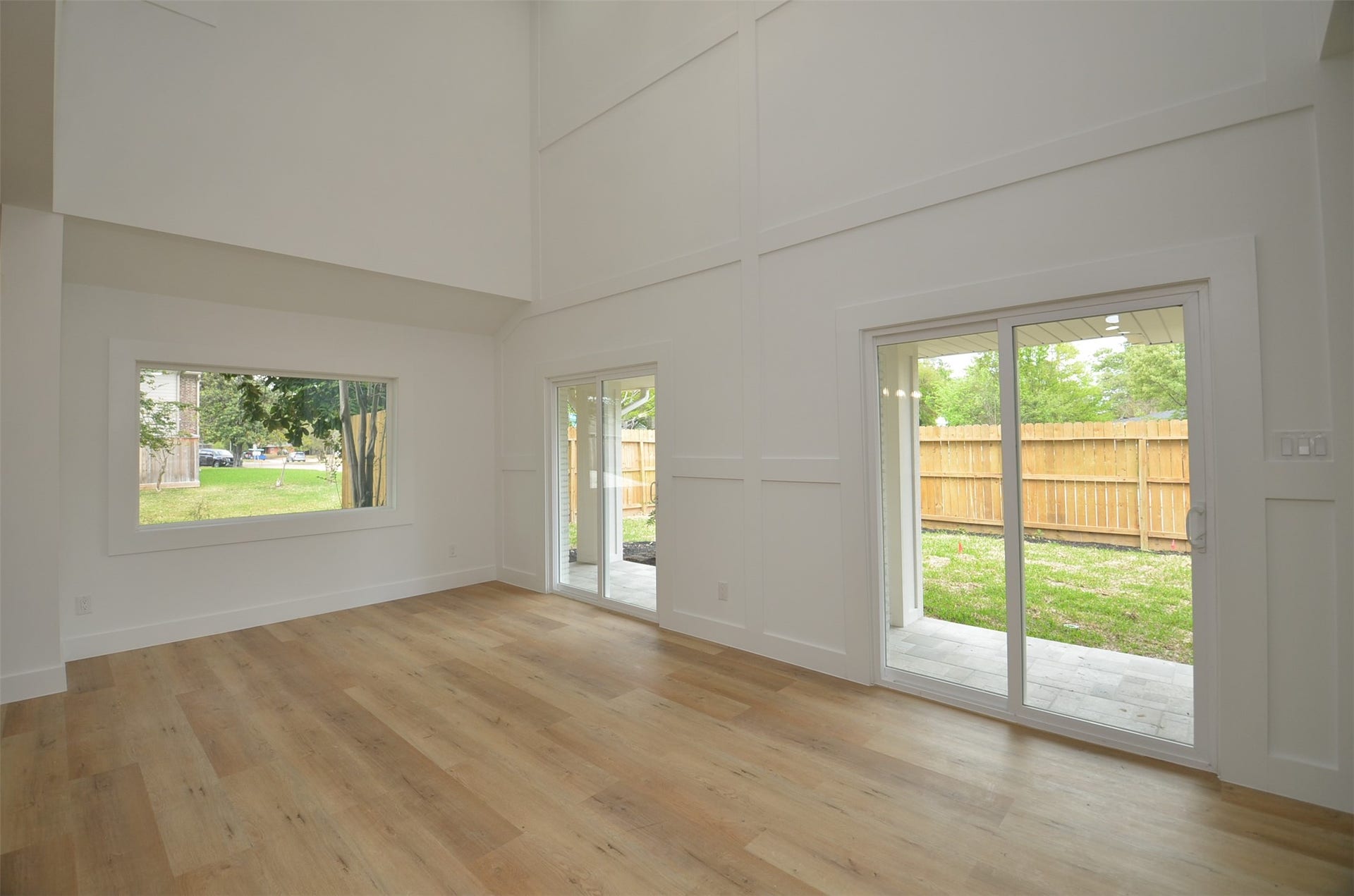 1207 Martin Street, Houston, TX 77018 Spacious living area open to the Kitchen l