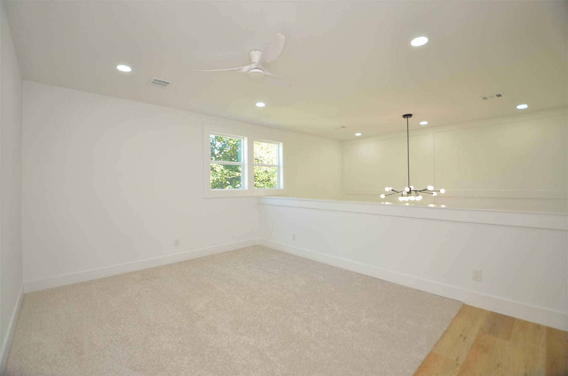 1207 Martin Street, Houston, TX 77018 Spacious upstairs game room with High Ceilings.