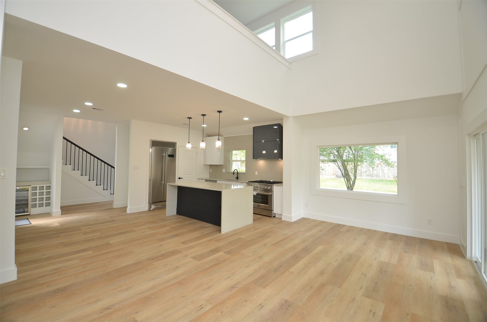 1207 Martin Street, Houston, TX 77018 Beautiful open living space