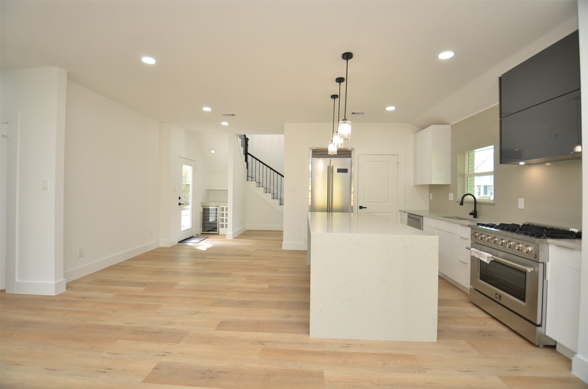 1207 Martin Street, Houston, TX 77018 1207 Martin Street, Houston, TX 77018