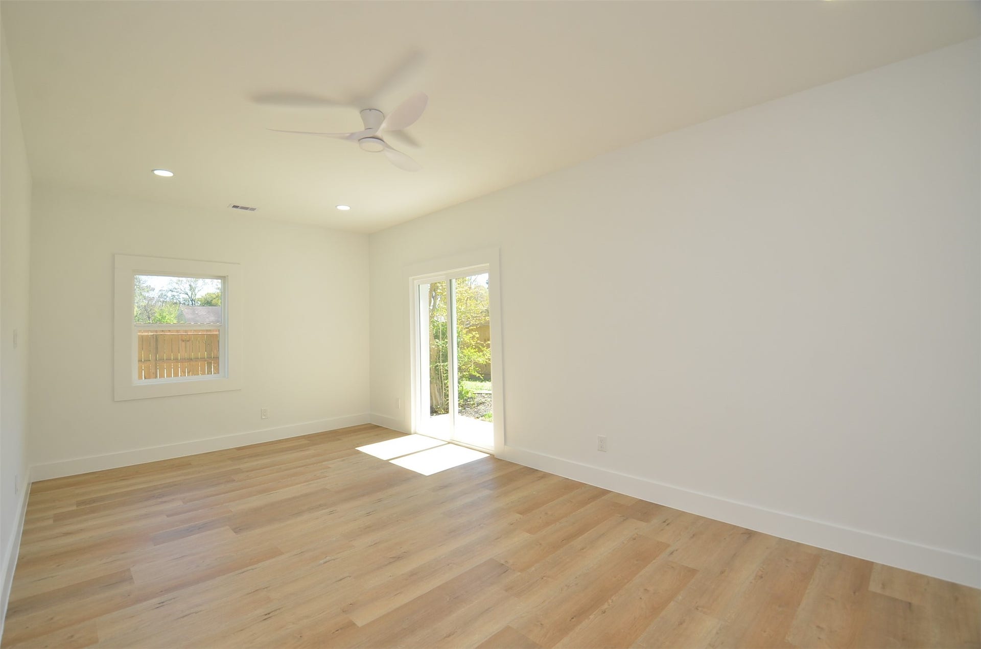 1207 Martin Street, Houston, TX 77018 Serene primary suite, with abundant light and spacious layout