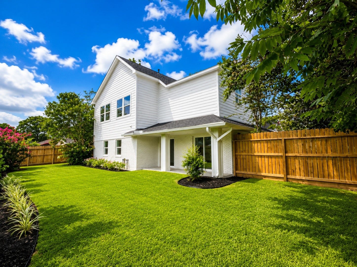 1207 Martin Street, Houston, TX 77018 Ideal for entertaining, landscaping or adding a pool, this private setting offers both tranquility and versatility