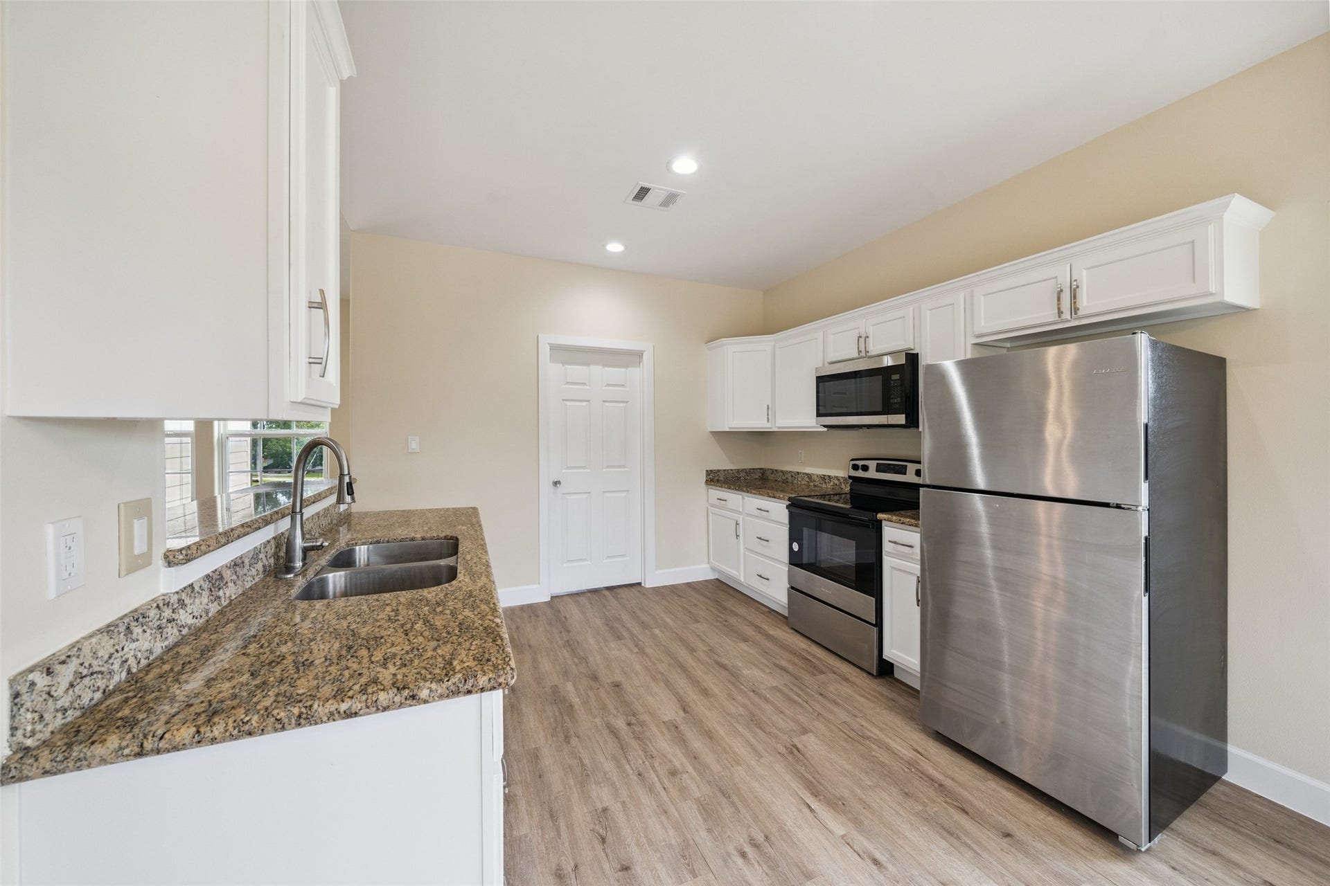 14107 Overstreet, Willis, TX 77318 14107 Overstreet, Willis, TX 77318