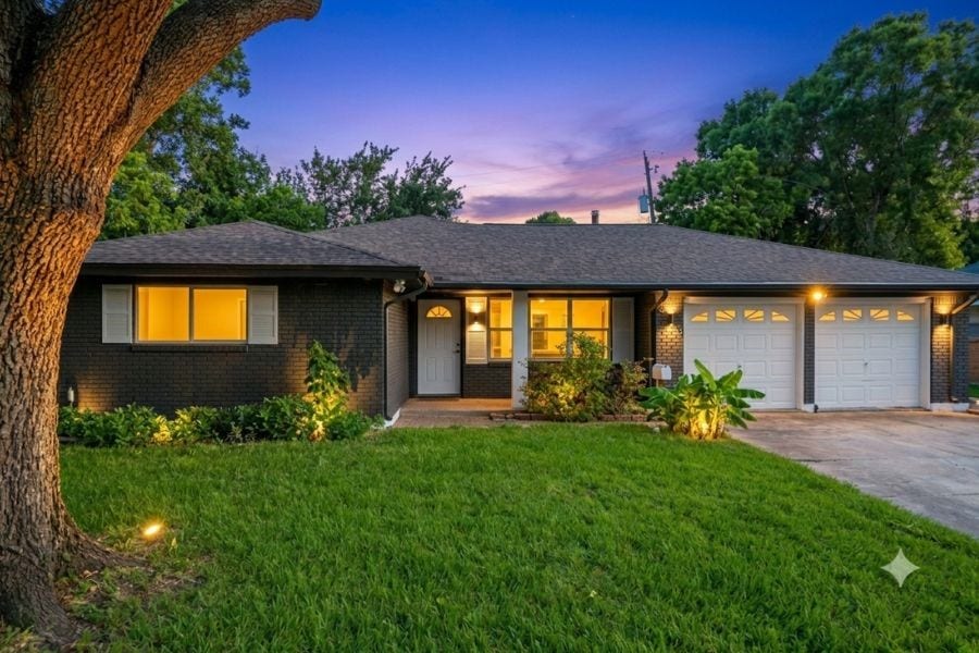Property photo for 903 Elmwood Drive, Baytown, TX