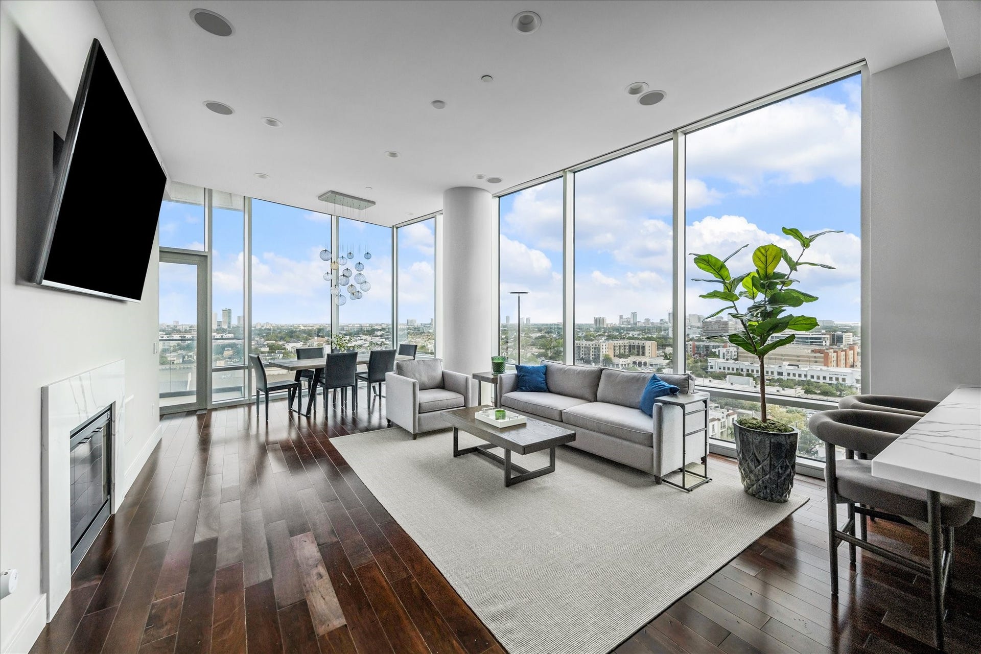 This sleek and sophisticated residence at 2727 Kirby features dramatic floor-to-ceiling windows that frame unobstructed panoramic cityscape views. This light-filled unit boasts open living spaces, hardwood floors, and a stylish modern aesthetic perfect for both relaxing and entertaining. Located in one of Houstons premier high-rises, youre just moments from River Oaks, Upper Kirby, world-class dining, shopping, and cultural destinationstruly close to everything the city has to offer.