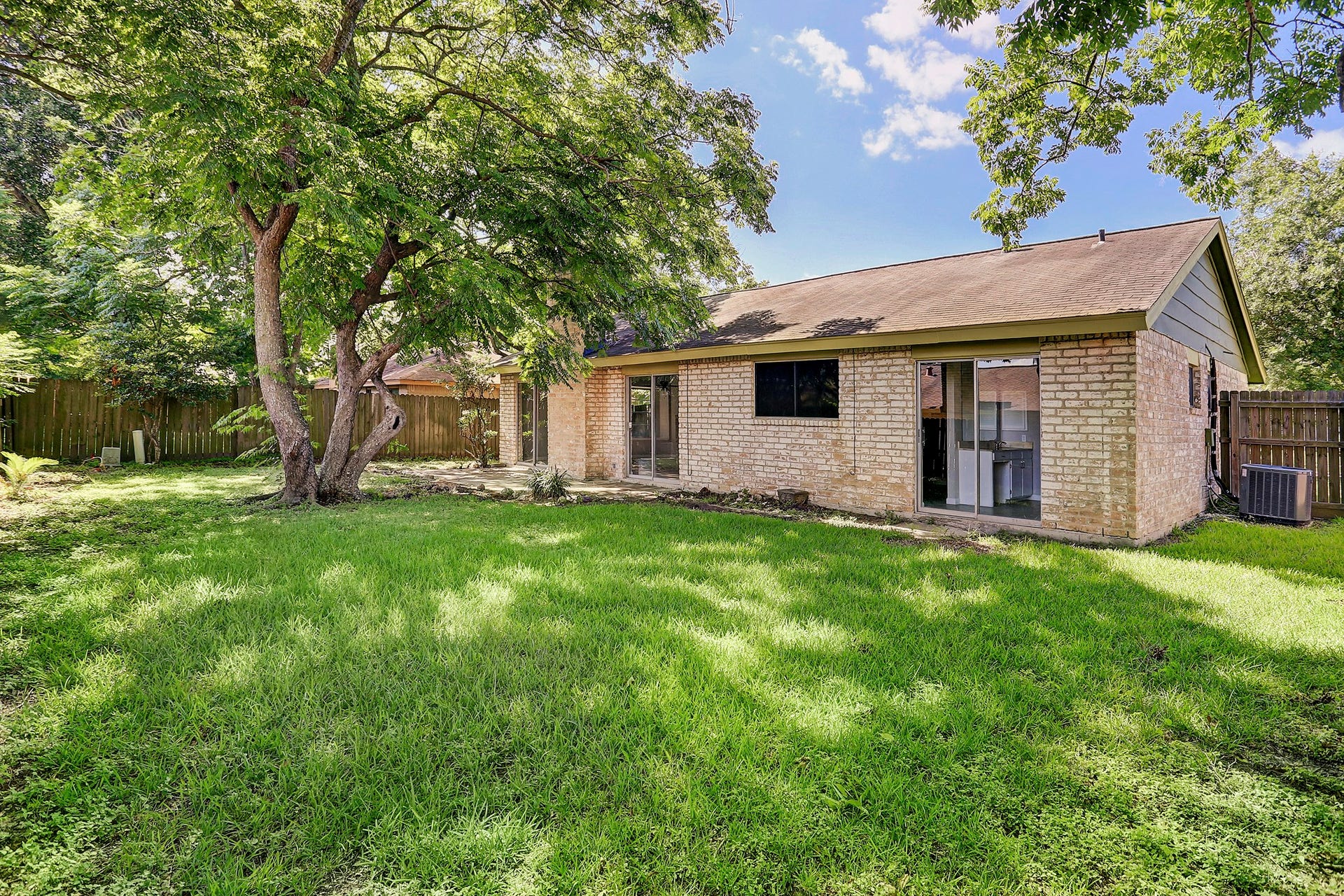 Oversized green backyard, deeply wooded & fully fenced
