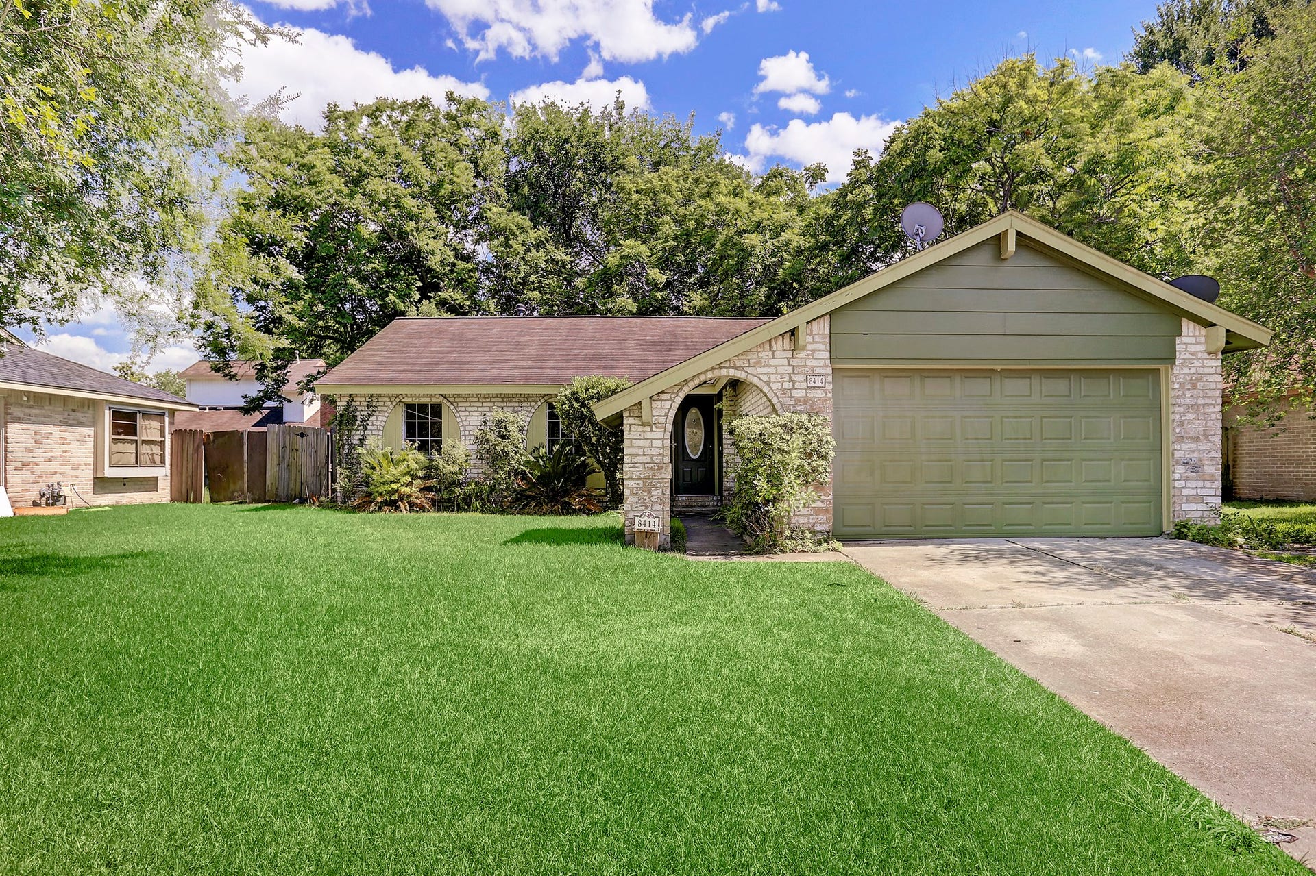 Beautiful 1-story home on large lot landscaped to perfection 2024