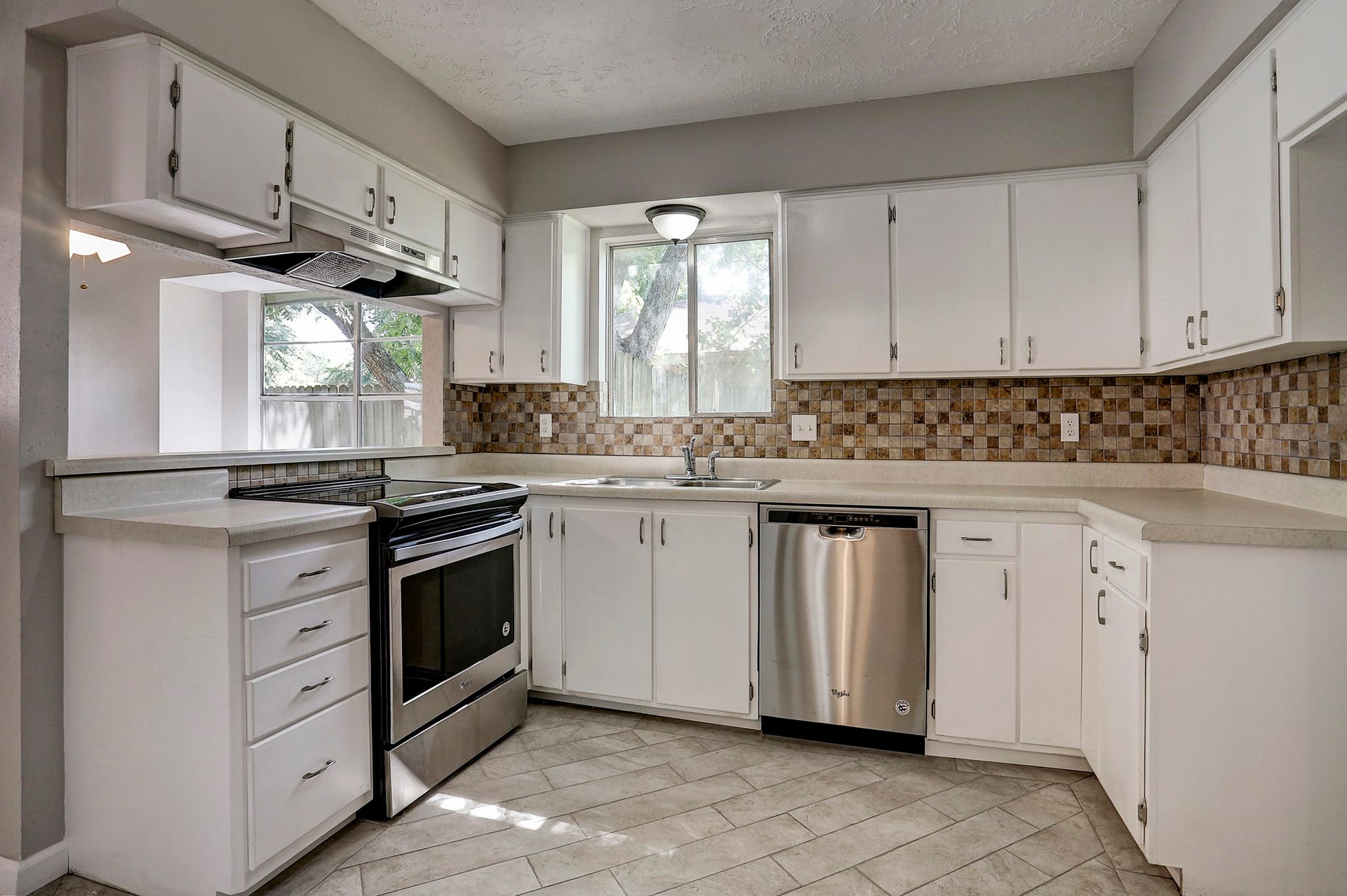 Charming kitchen with new wood cabinets & SS appliances