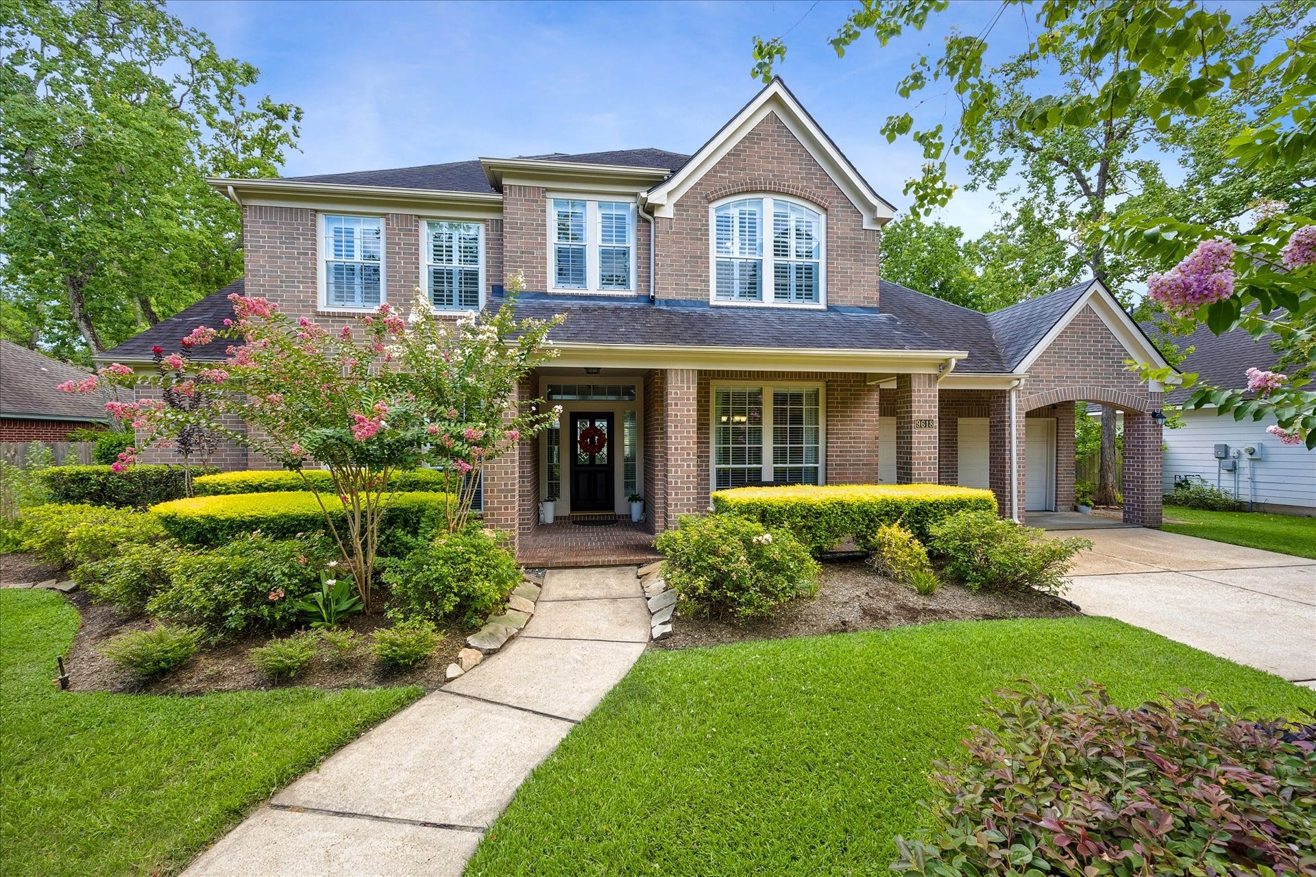 9618 Randon Lane, Missouri City, TX 77459 This lovely brick home is well appointed on a large lot.