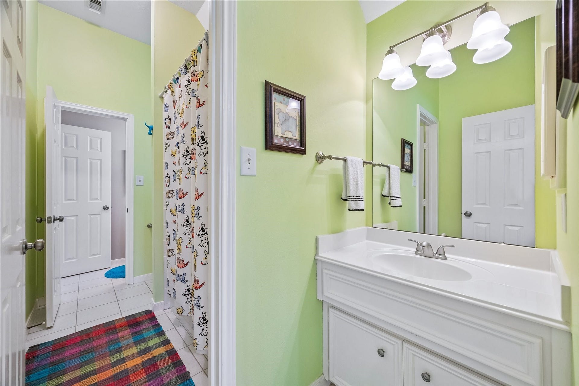 9618 Randon Lane, Missouri City, TX 77459 The other side of the Hollywood Bathroom.