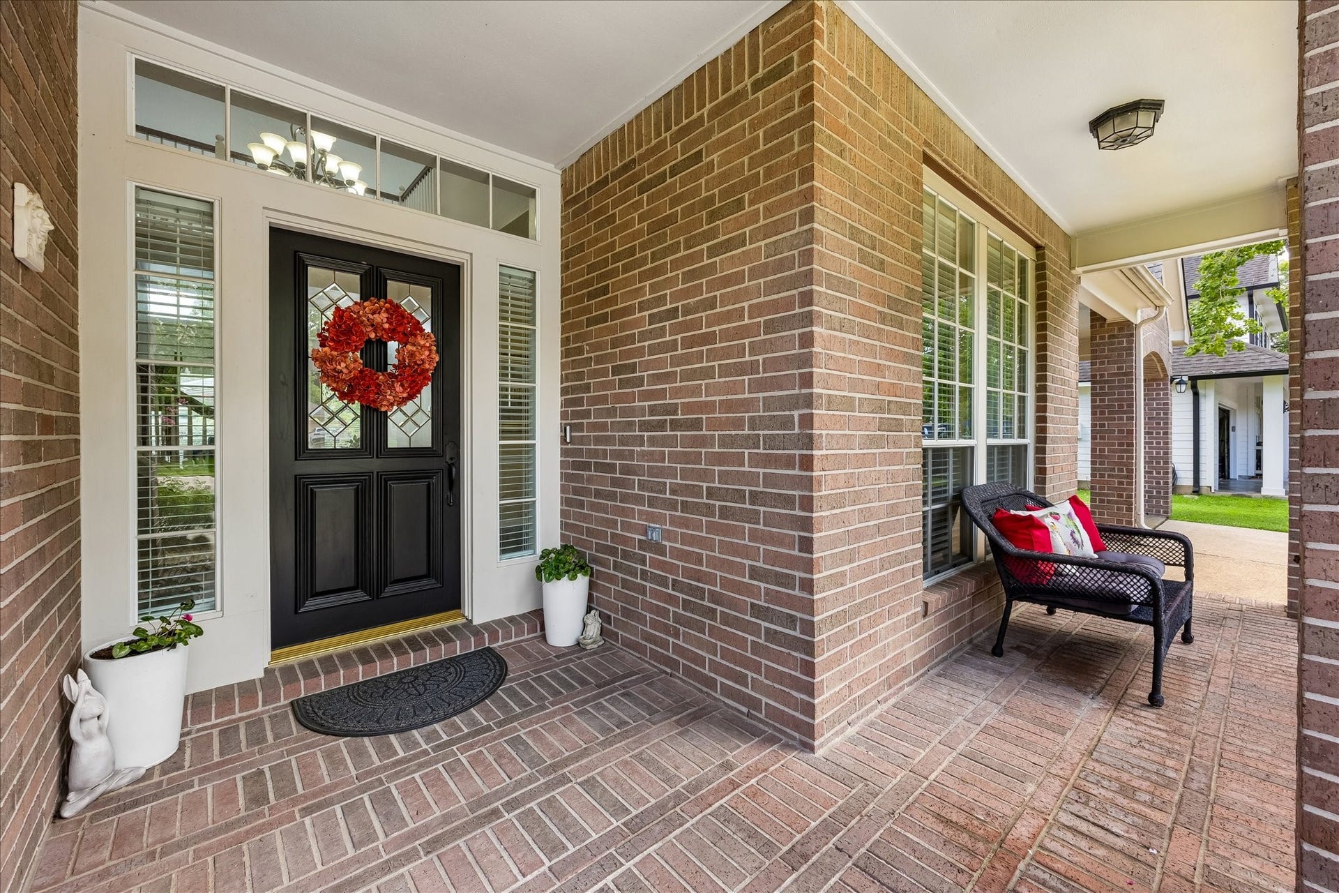 9618 Randon Lane, Missouri City, TX 77459 Your front porch awaits and gorgeous transom window and sidelights on the front entry.