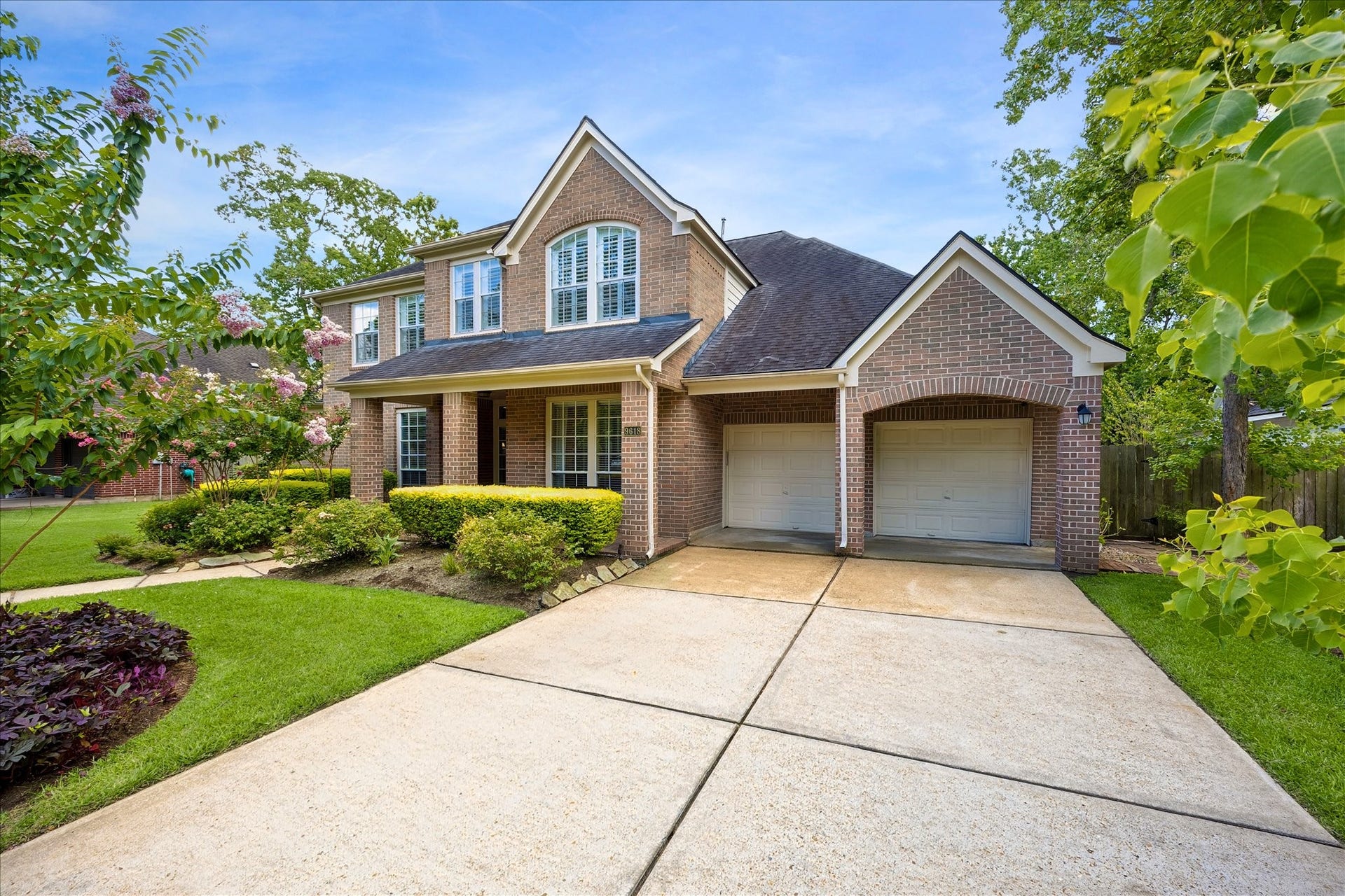 9618 Randon Lane, Missouri City, TX 77459 Three Car Tandem Garage and double wide drveway to accommodate the whole family's cars!!