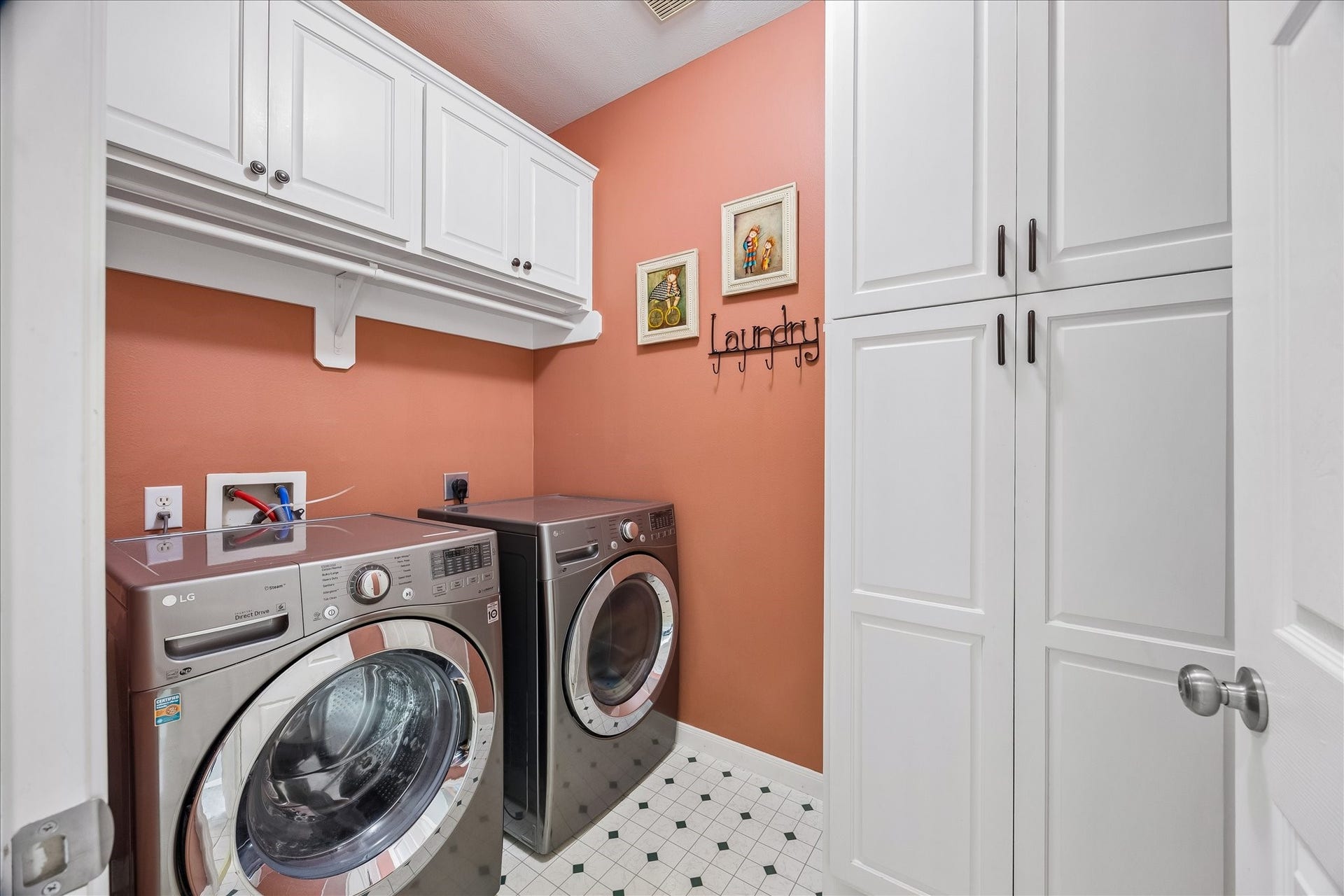 9618 Randon Lane, Missouri City, TX 77459 Lots of built-in cabinetry in the Laundry Room.