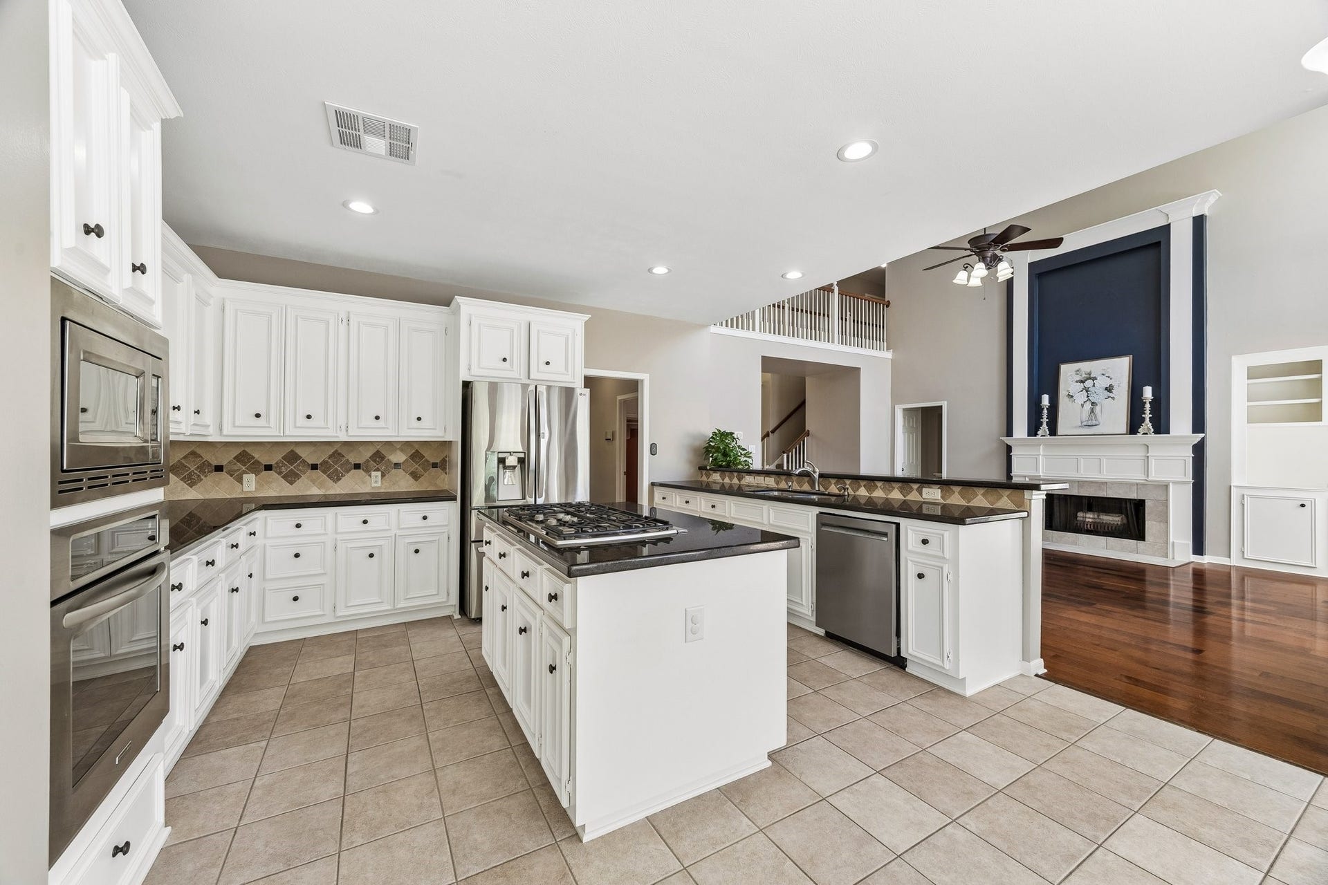 9618 Randon Lane, Missouri City, TX 77459 A spacious open plan to enjoy entertaining and family time.