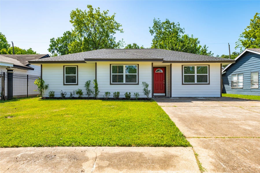 Property photo for 2410 Huntington Drive, Pasadena, TX