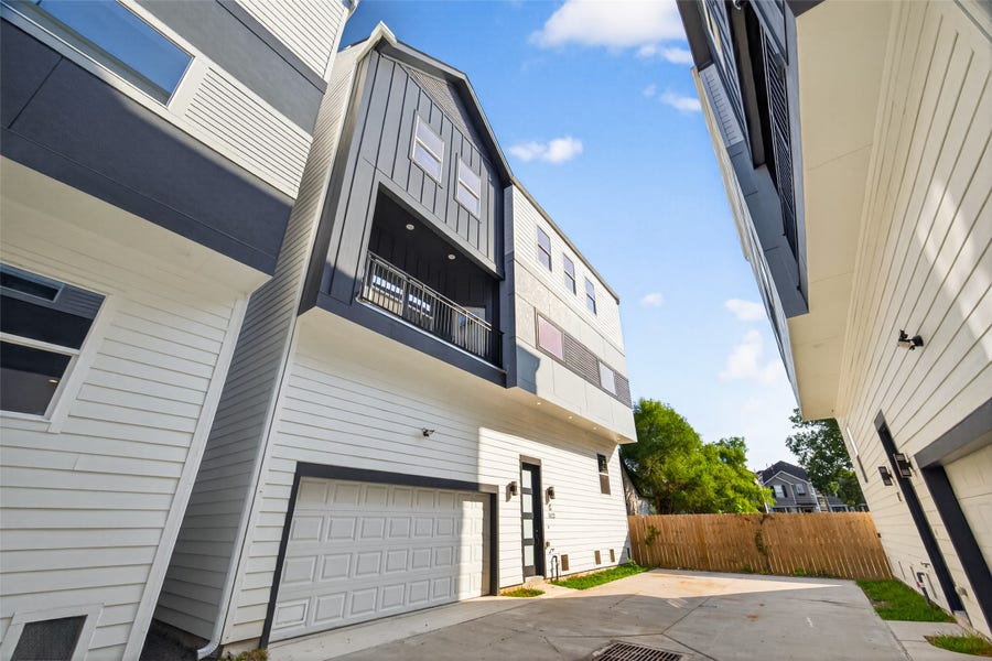 Property photo for 1122 W 16th Street, #C, Houston, TX