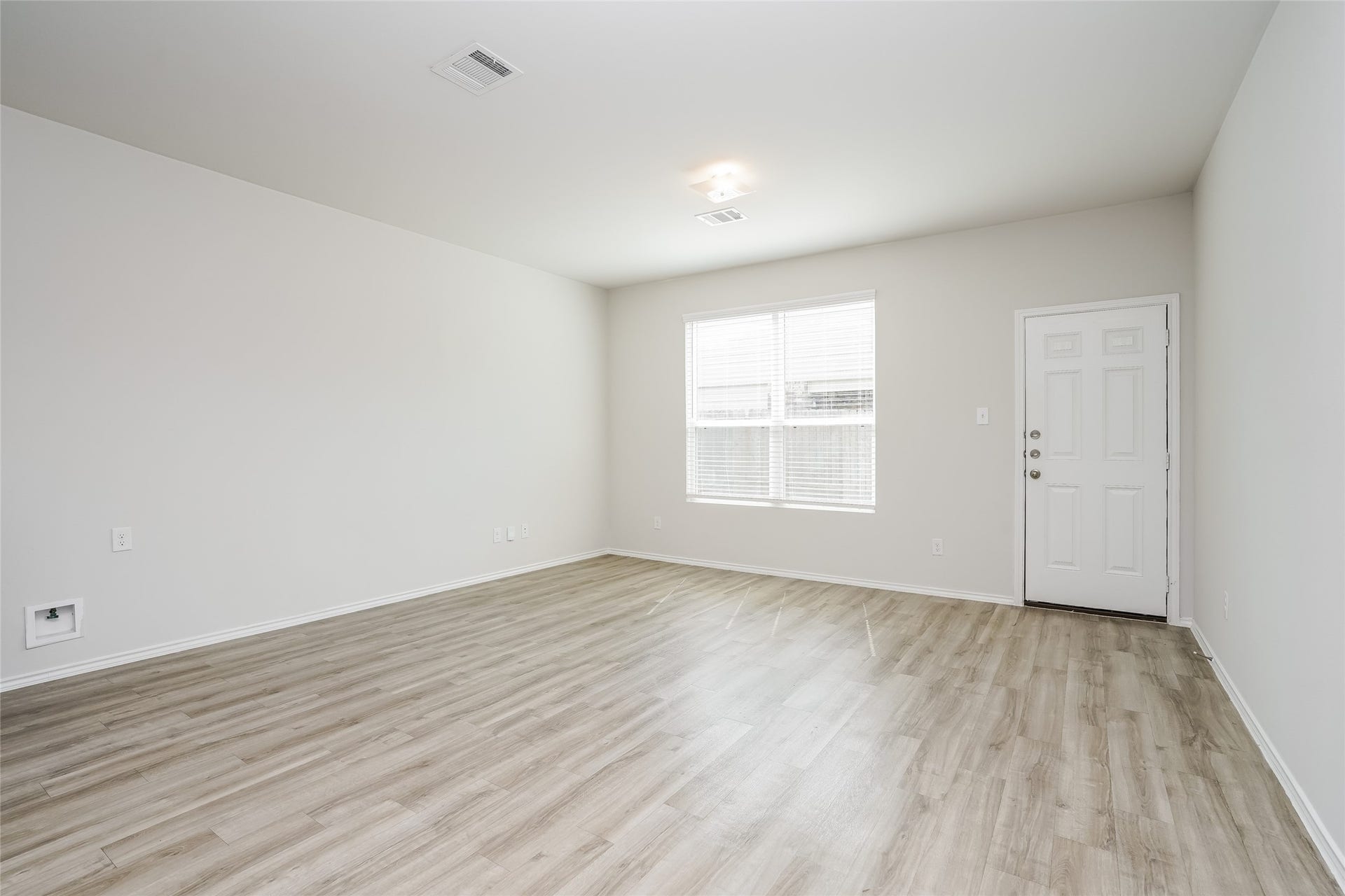 4915 Sweet Chestnut Lane, Spring, TX 77373 Photos may be representative of the floor plan and not the exact home. Finishes, layout, and features of the actual property for lease may vary.