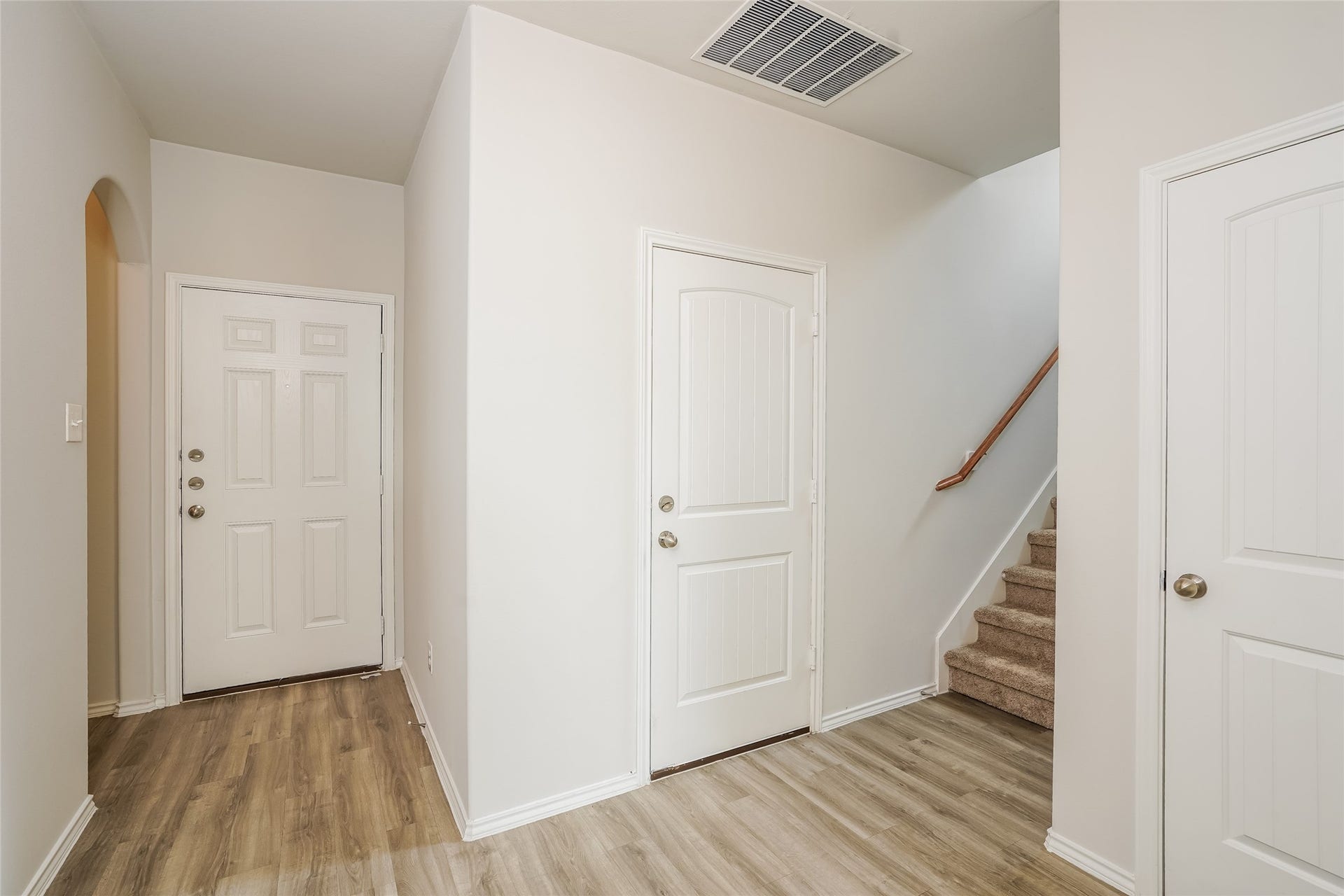 4915 Sweet Chestnut Lane, Spring, TX 77373 Photos may be representative of the floor plan and not the exact home. Finishes, layout, and features of the actual property for lease may vary.