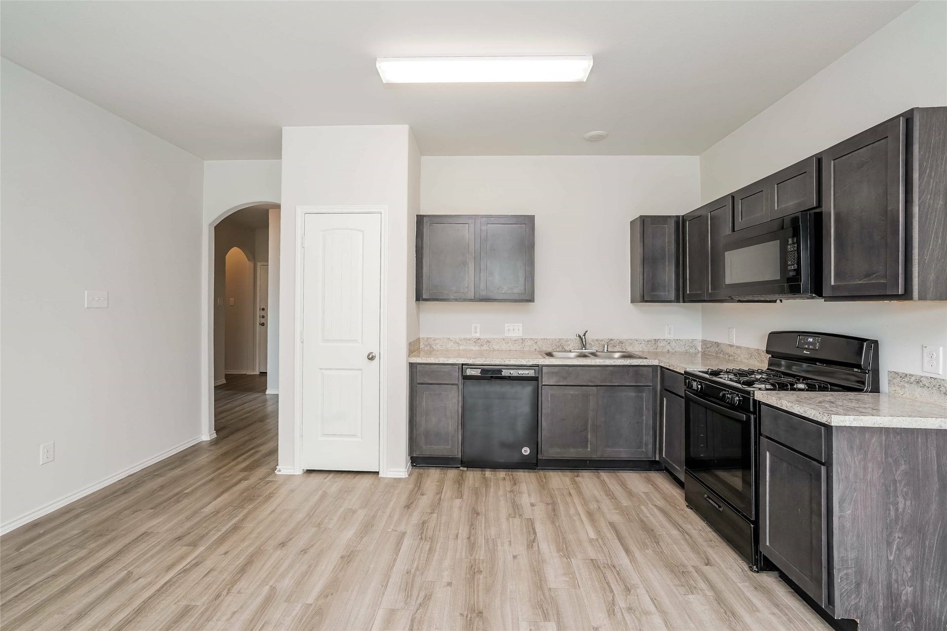 4915 Sweet Chestnut Lane, Spring, TX 77373 Photos may be representative of the floor plan and not the exact home. Finishes, layout, and features of the actual property for lease may vary.