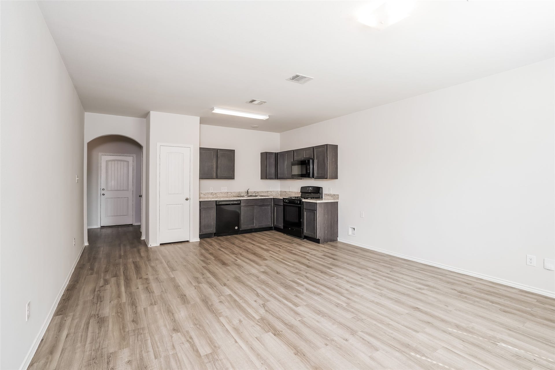 4915 Sweet Chestnut Lane, Spring, TX 77373 Photos may be representative of the floor plan and not the exact home. Finishes, layout, and features of the actual property for lease may vary.