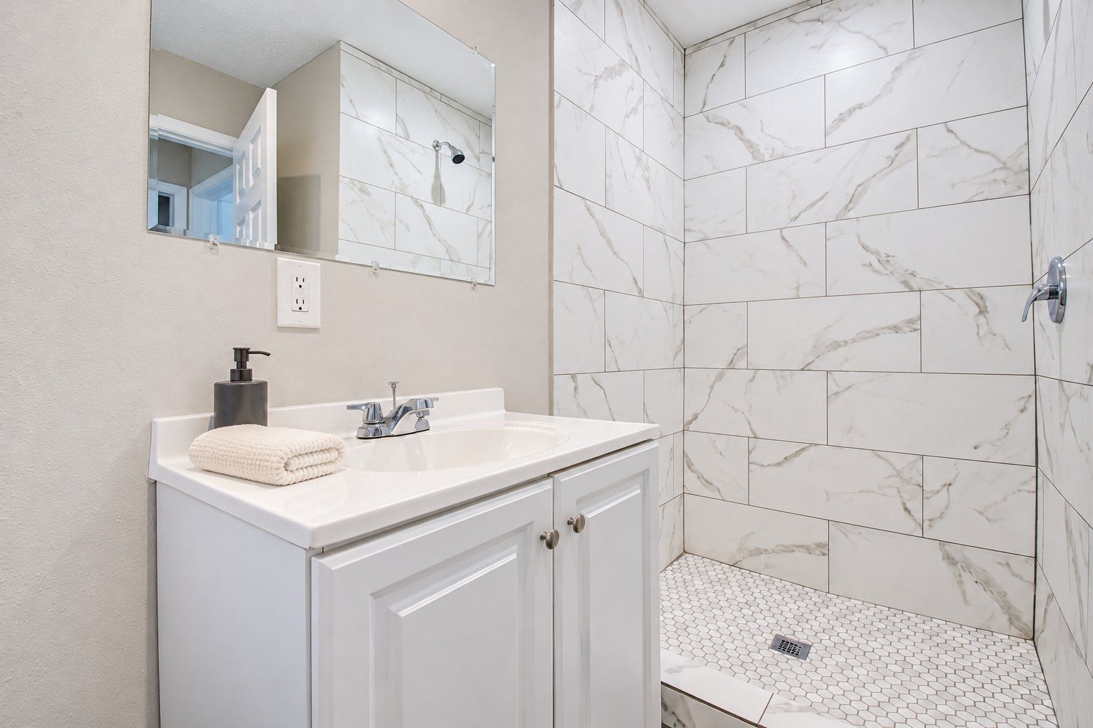 4126 Worrell Drive, Houston, TX 77045 *VIRTUALLY STAGED*