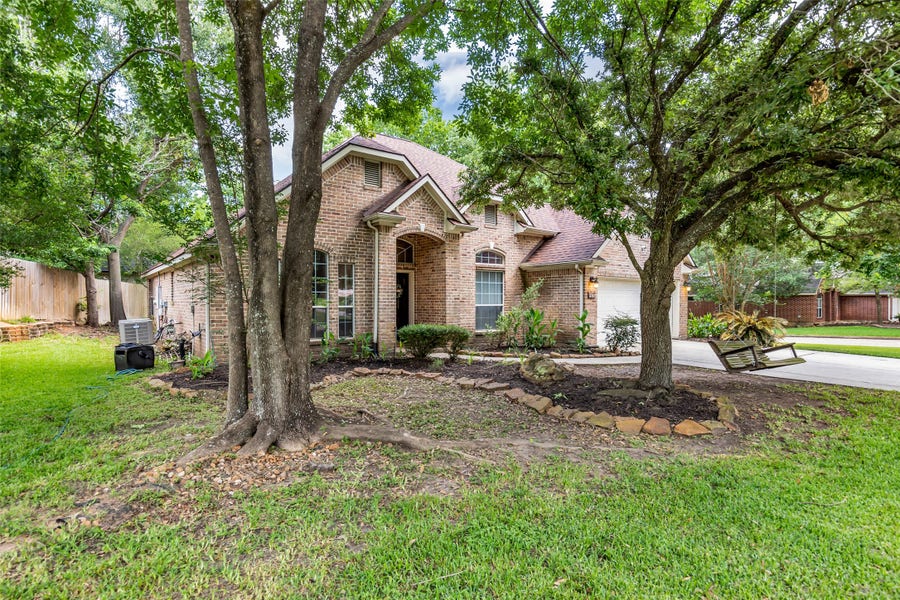 Property photo for 107 Dawns Edge Drive, Conroe, TX