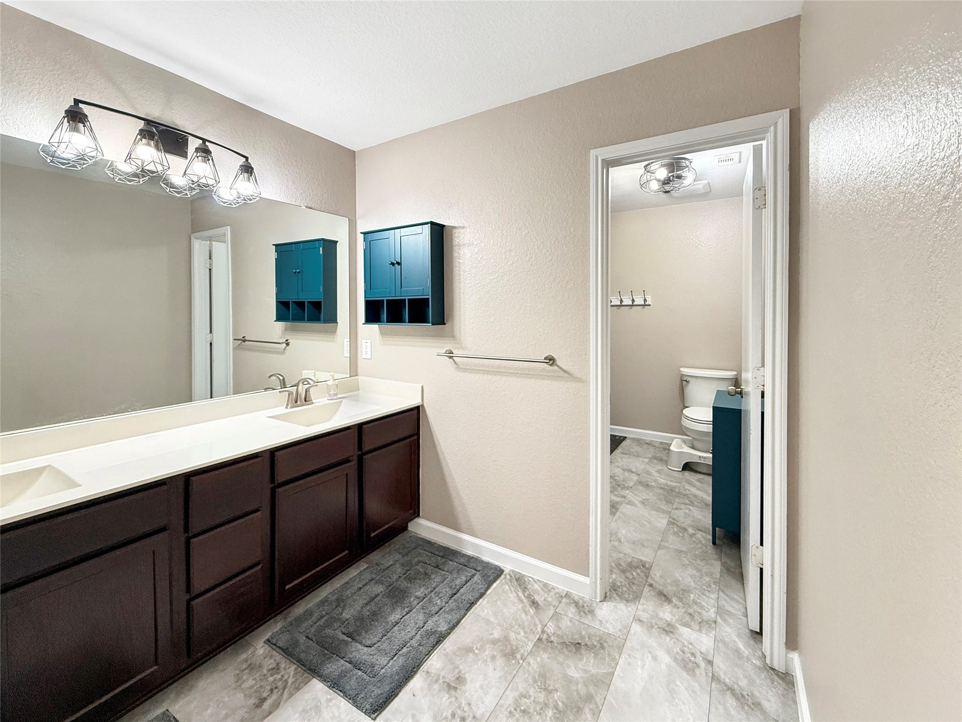 Featuring new flooring, the conveniently located upstairs secondary bath serves the nearby bedrooms and shared living spaces.
