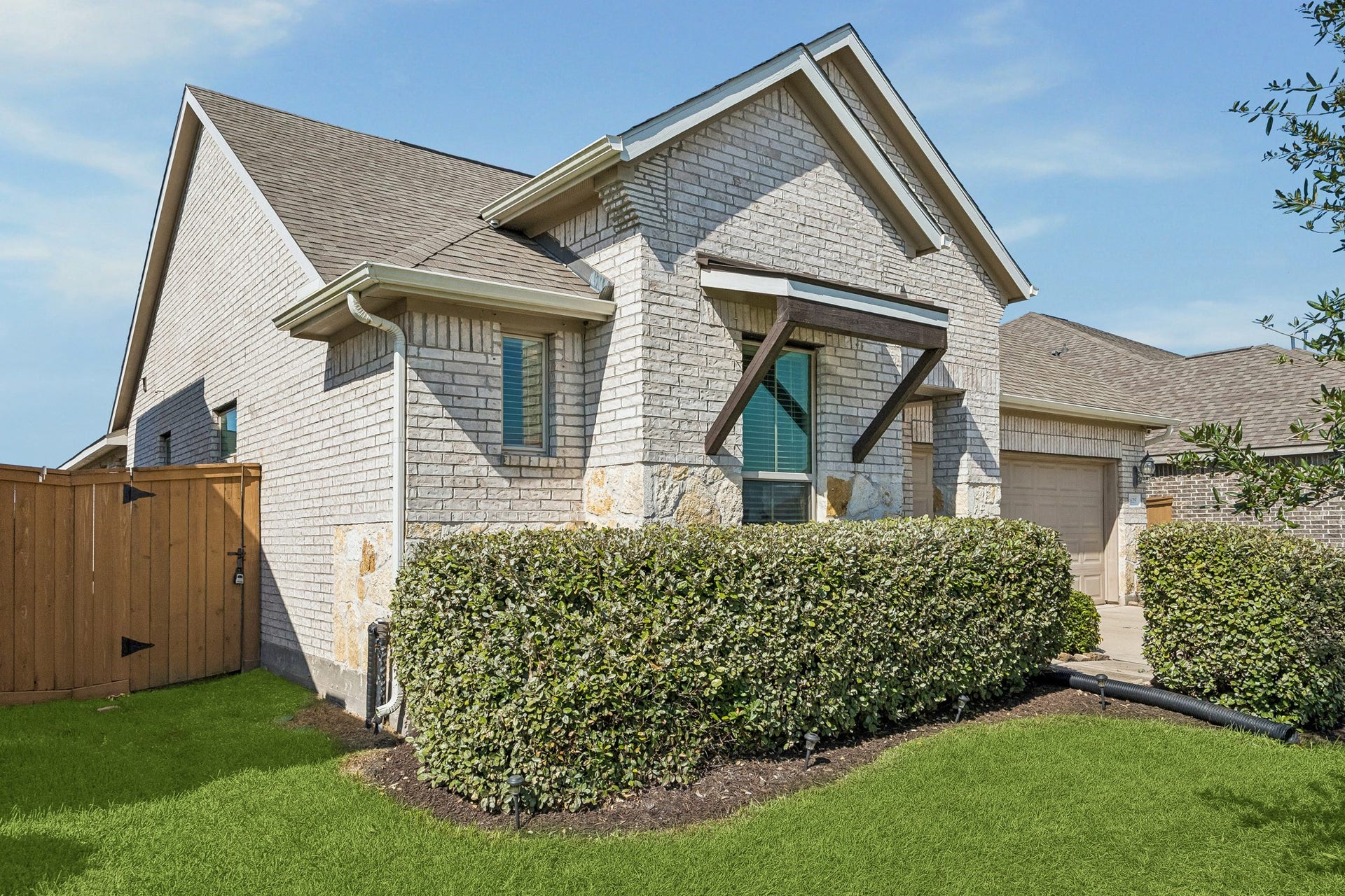 1625 Darwin Cedar Drive, Iowa Colony, TX 77583