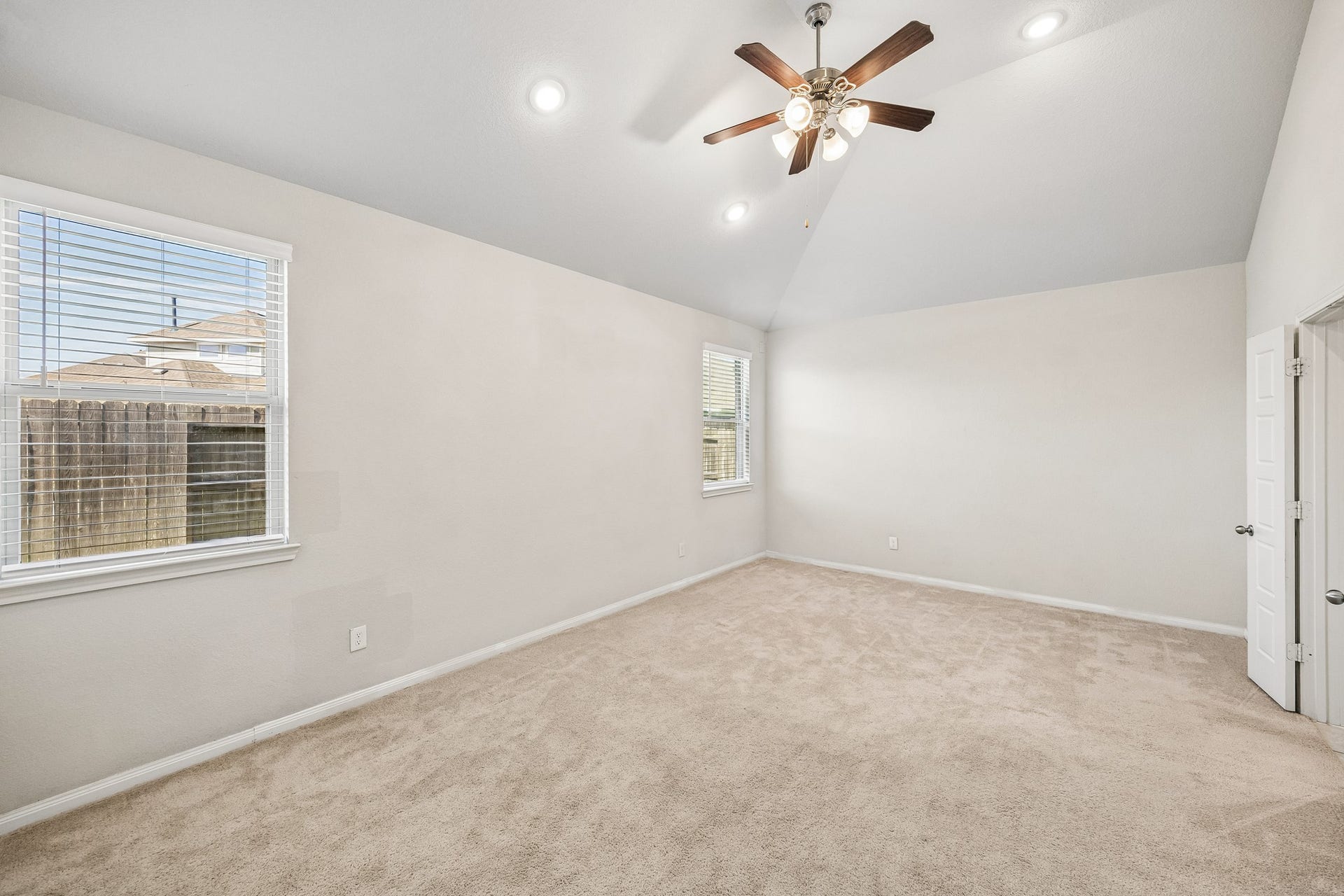1625 Darwin Cedar Drive, Iowa Colony, TX 77583