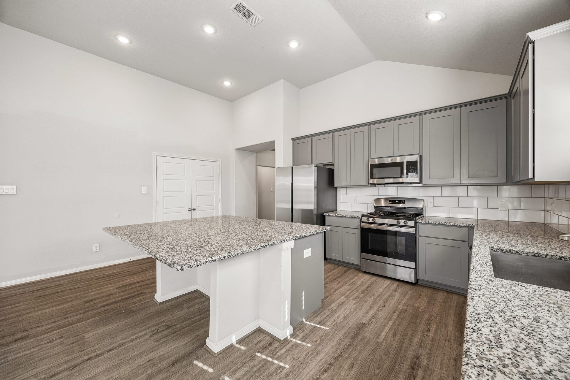 1625 Darwin Cedar Drive, Iowa Colony, TX 77583